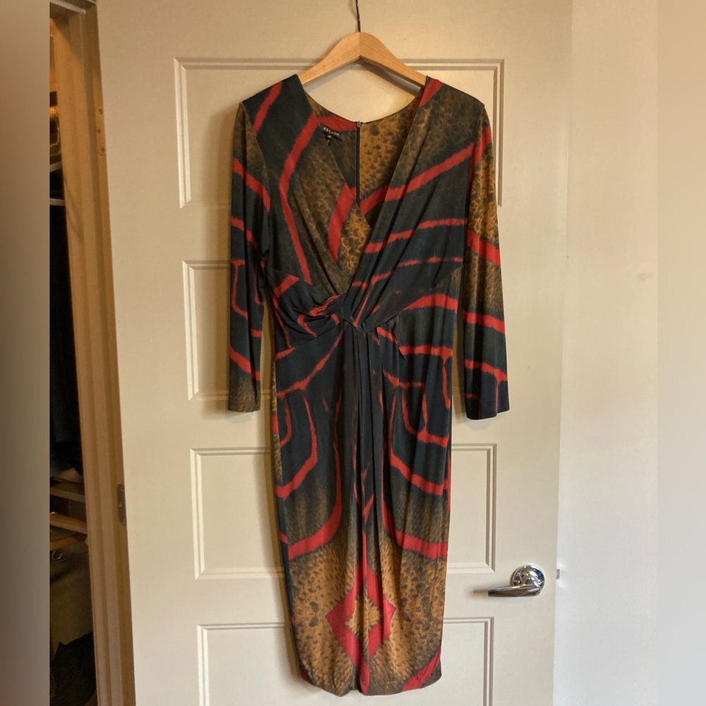 💣 Escada size 38 dress — BEAUTIFUL! Black with red and tan stretchy material.